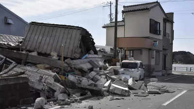 Cleanup begins after 7.4 magnitude quake shakes north Japan, killing 4