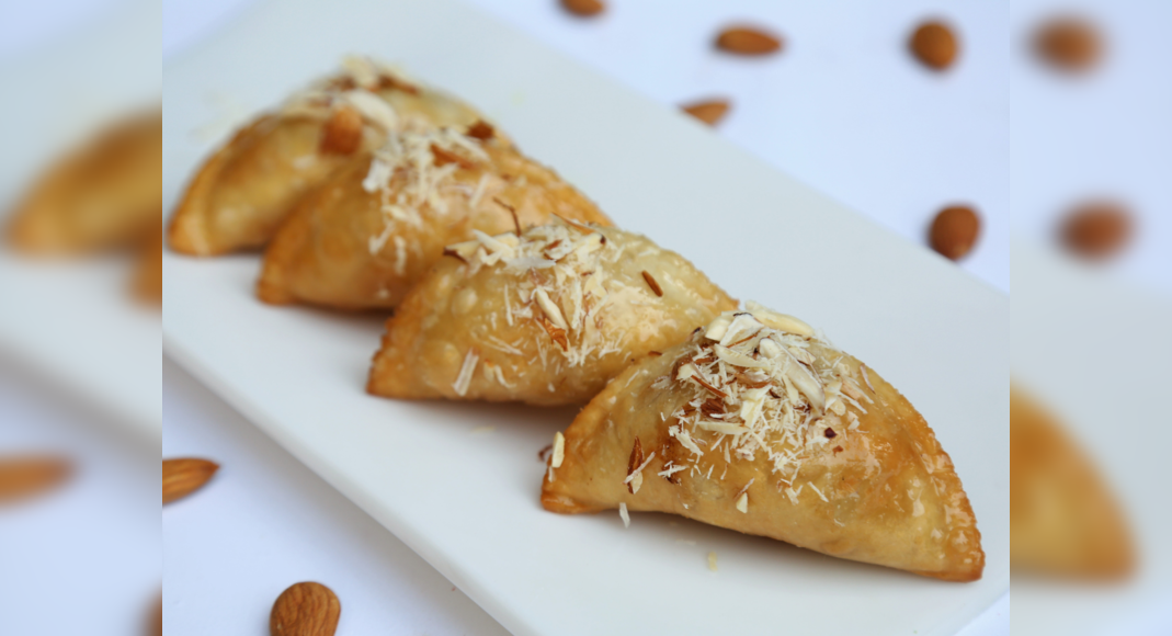 Chocolate Cereal Gujiya Recipe: How to Make Chocolate Cereal Gujiya Recipe | Homemade Chocolate Cere