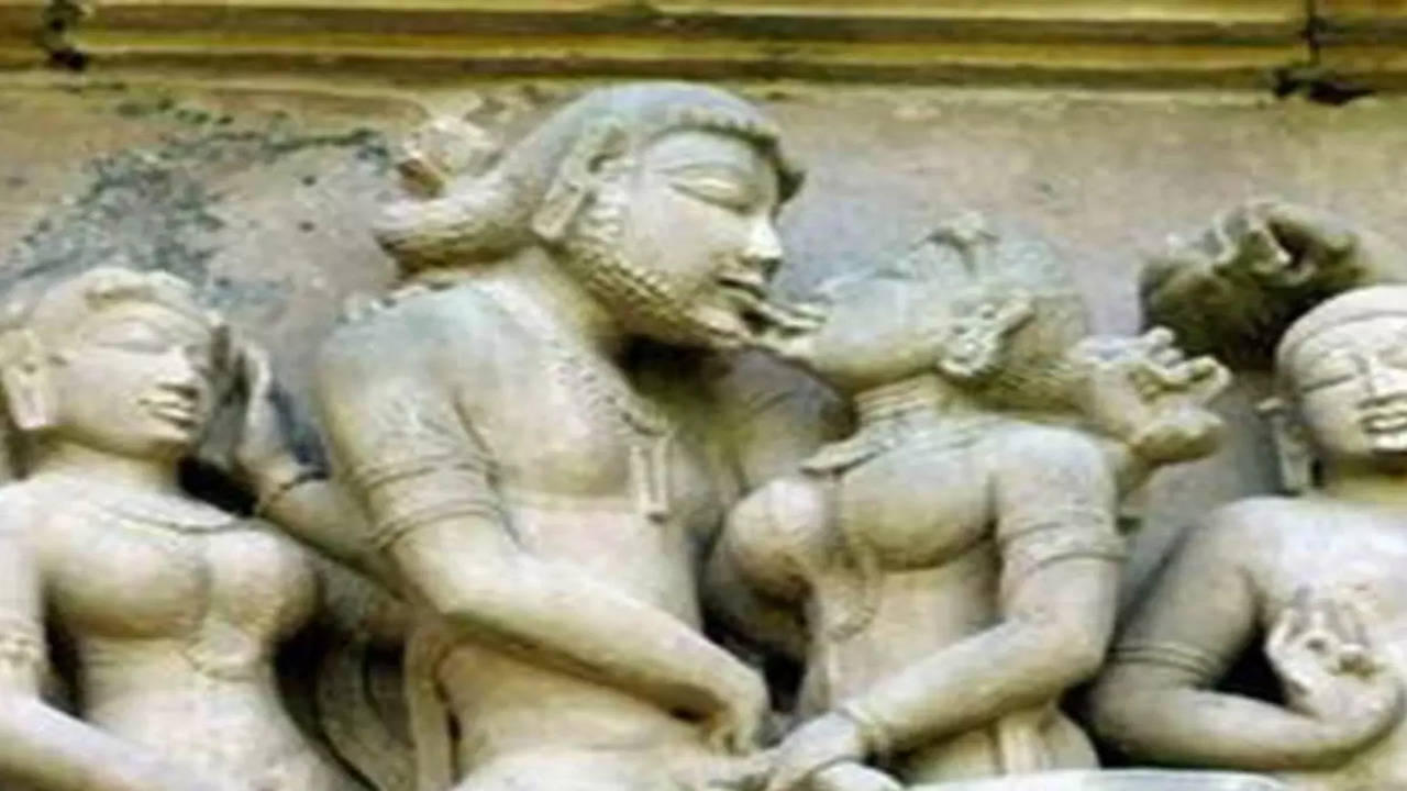 3 categories of kissing, as per KAMASUTRA - Times of India