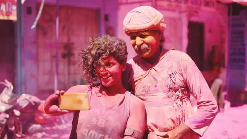 Tips to click memorable Holi photos from your smartphone