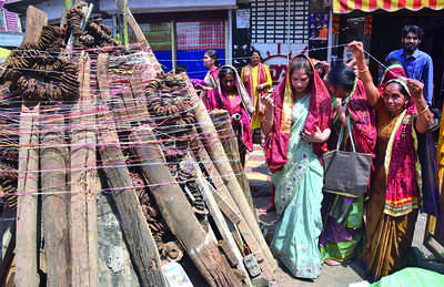 Planning To Have A Holi Bash Today Docs Urge Caution Ranchi News Times Of India