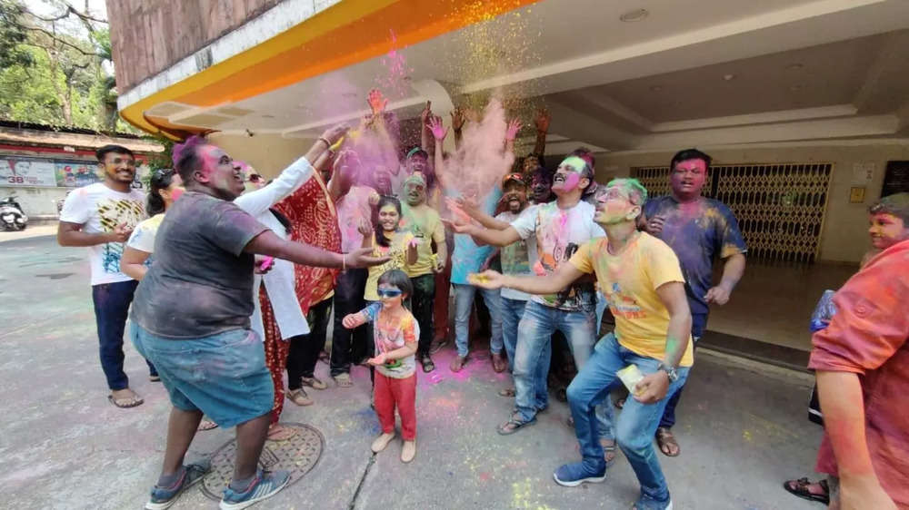 Holi celebrations in Mumbai and Thane