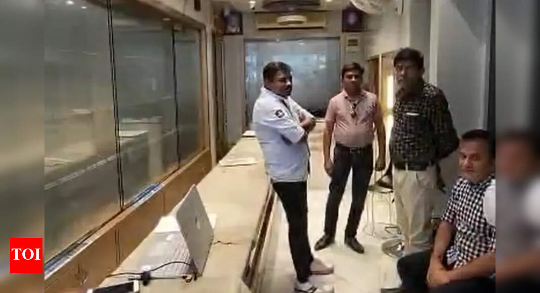 Maharashtra: Burglars steal ornaments worth Rs 20 lakh from Kalyan ...