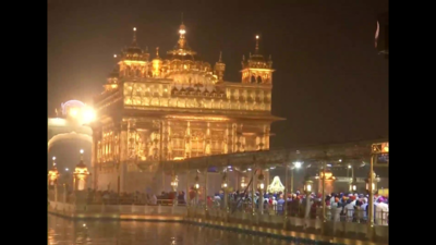 Devotees celebrate 'Hola Mohalla' at Golden temple in Amritsar