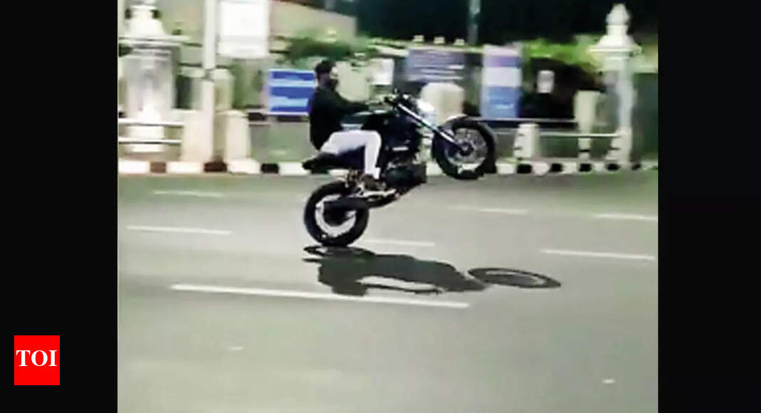 Bike Racers Play Cat And Mouse With Cops | Chennai News - Times of India