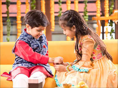 Holi Bhai Dooj 2022: Date, Time And Significance - Times Of India