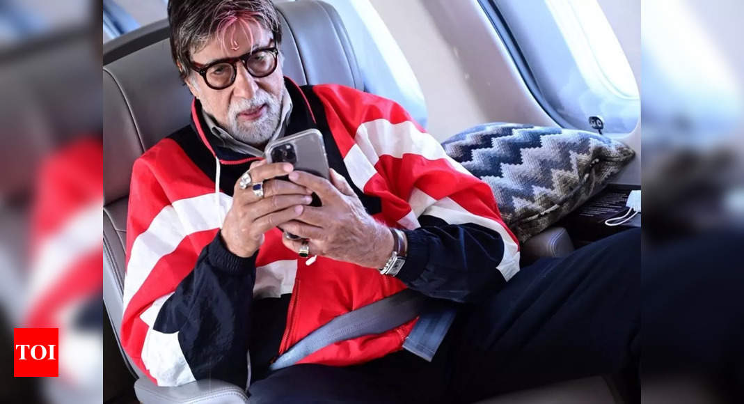Amitabh Bachchan jets off to Lucknow for his next project; see picture – Times of India