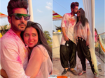Karan Kundrra, Tejasswi Prakash share romantic Holi pictures, fans can't stop gushing!