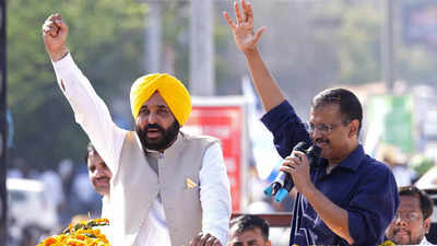 Kejriwal tells ministers in Punjab to perform or be ready to be replaced, lauds CM Bhagwant Mann