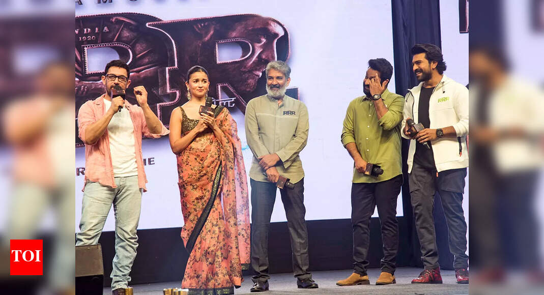 Aamir Khan and Team RRR interact with fans in Delhi | Hindi Movie News ...