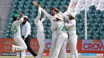3rd Test: Pakistan fast bowlers Afridi, Naseem put Australia in trouble on Day 1