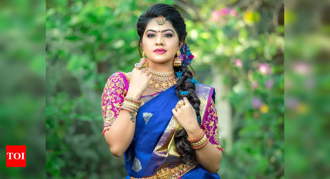Image may contain: one or more people, people standing and outdoor | Indian  beauty saree, Saree photoshoot, Indian photoshoot