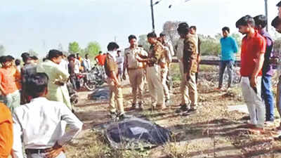 Uttar Pradesh: Couple found dead on railway tracks, police suspect suicide