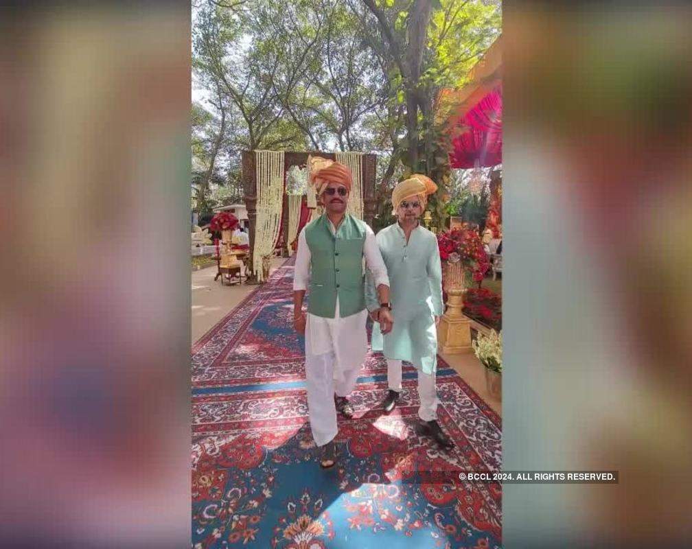 
Sharad Kelkar and Mahesh Limaye ooze swag as they walk
