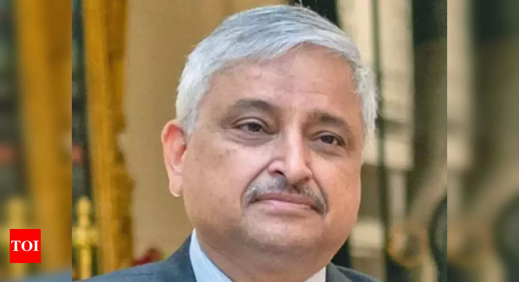 Delhi: Randeep Guleria’s tenure ends today, 30 doctors in fray for AIIMS top job – Times of India