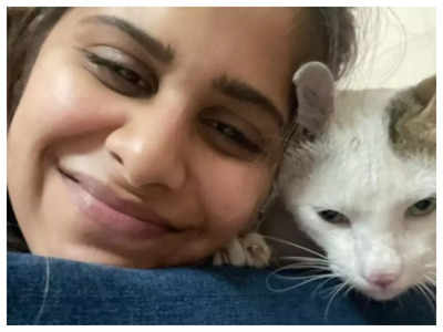 Sai Tamhankar shares an adorable picture with her furry friend 'Gheera'; See pic
