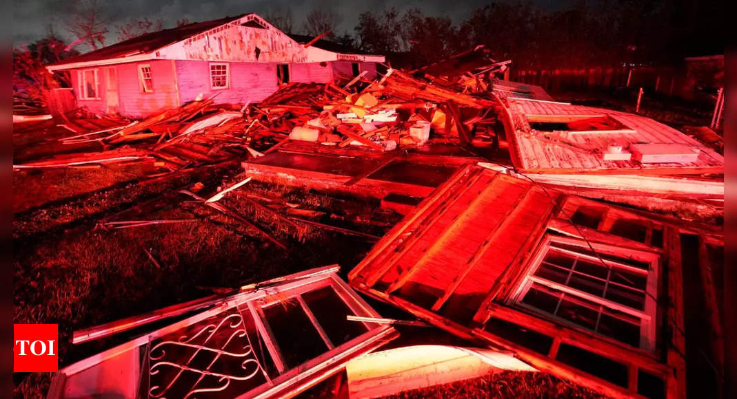 US: Girl survives tornado that dropped house onto street – Times of India