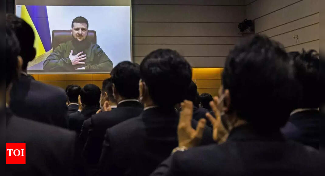 Ukraine President Zelenskyy&rsquo;s virtual world tour proves a new weapon in Russia war