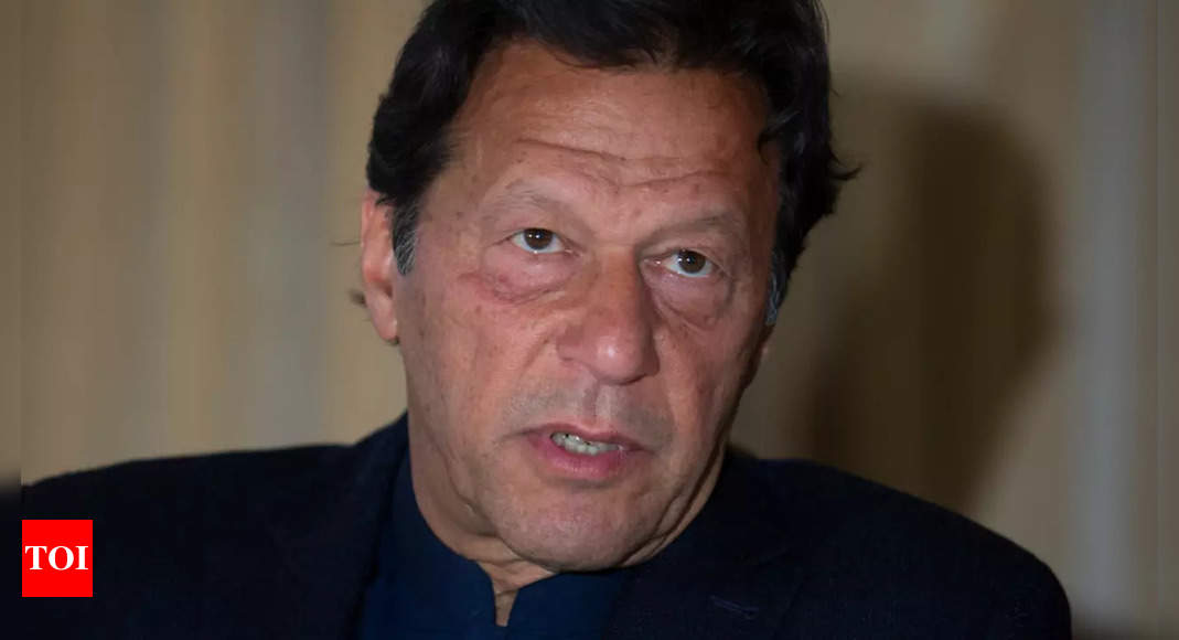 khan : avant le vote de défiance, le parti au pouvoir au Pakistan tente un ultime effort pour apaiser ses alliés