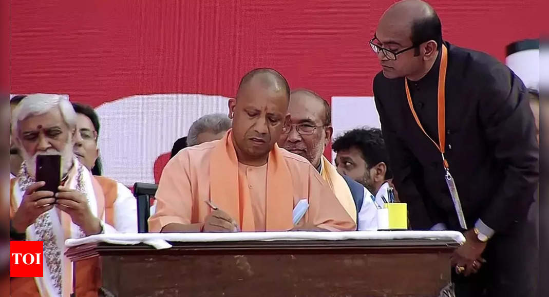 UP CM Yogi Adityanath Shapath Grahan LIVE Updates: Yogi Adityanath ...