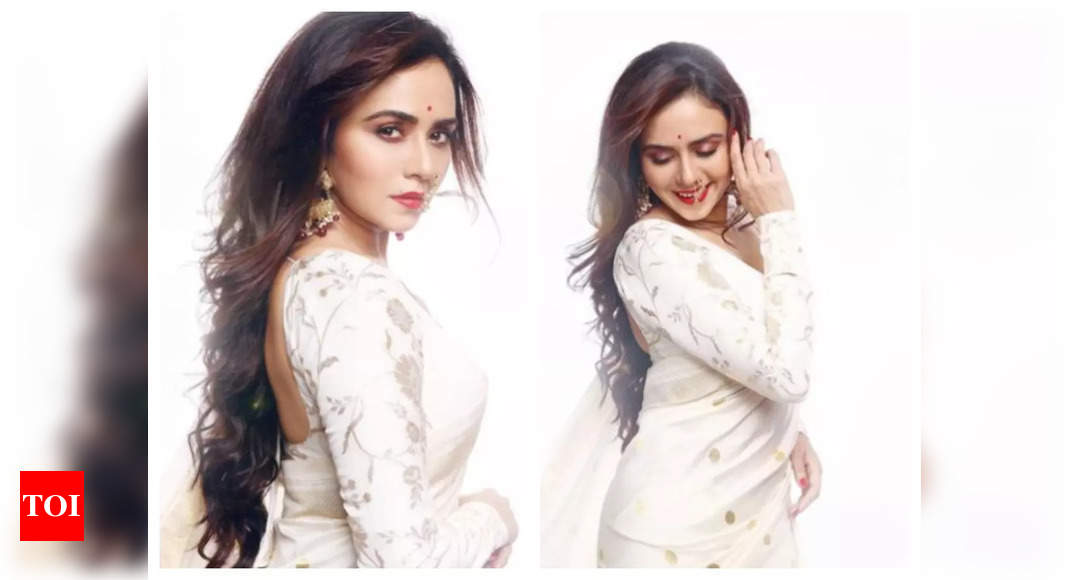 Amruta Khanvilkar Stuns In A White Saree As She Steps Out To Promote ...