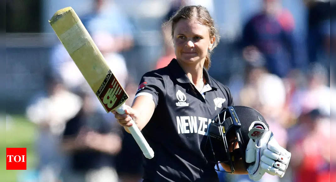 ICC Women’s World Cup: Suzie Bates’ 12th ton, Hannah Rowe’s five-for power New Zealand to 71-run win over Pakistan | Cricket News – Times of India