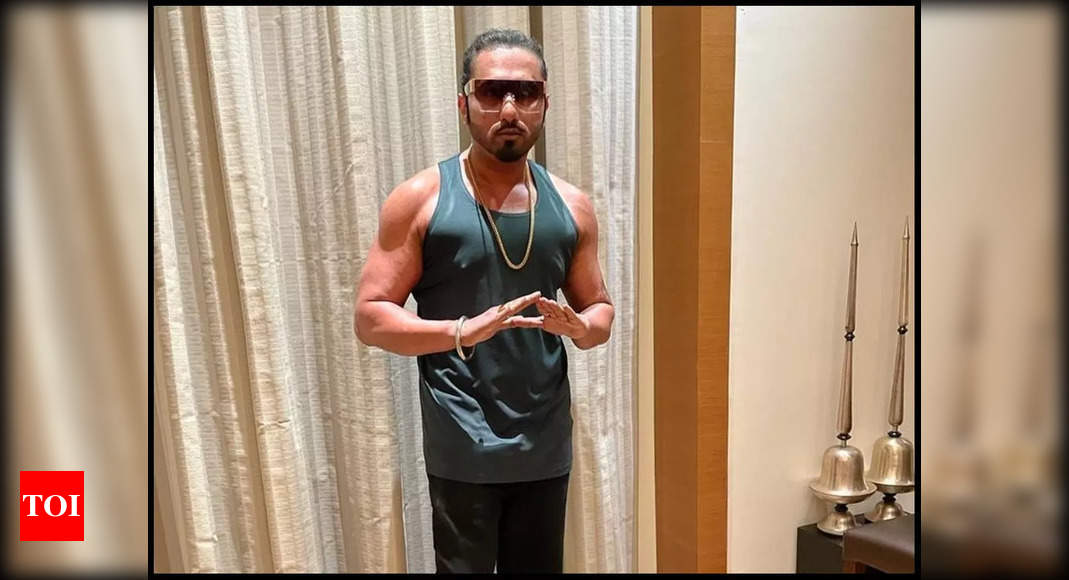 Yo Yo Honey Singh takes the internet by storm with his drastic body transformation in latest picture; Fans say, “King is back in shape” – Times of India