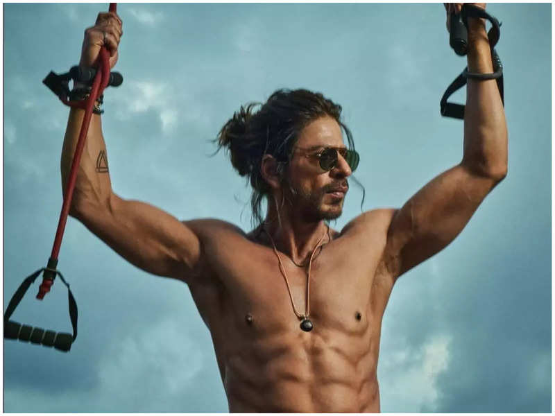 ‘Apps aur Abs sab bana dalunga….’ says Shah Rukh Khan as he drops a glimpse of his look from ‘Pathaan’