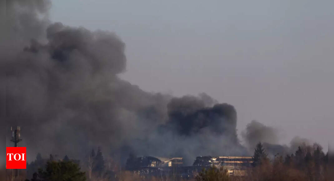 Trois explosions entendues près de Lviv: un responsable du conseil municipal