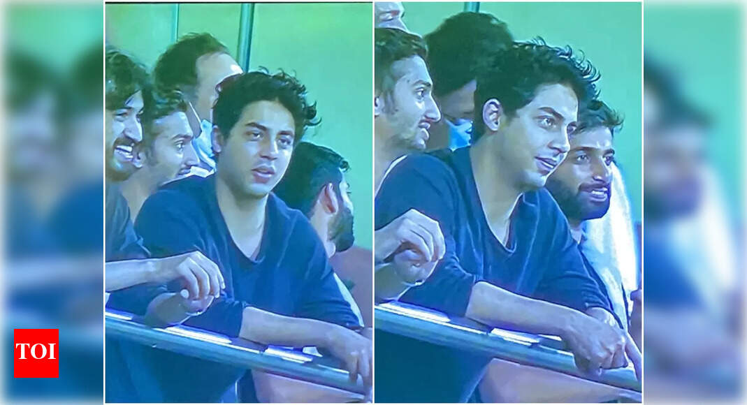 While Shah Rukh Khan shoots for 'Pathaan' in Spain, Aryan Khan cheers ...