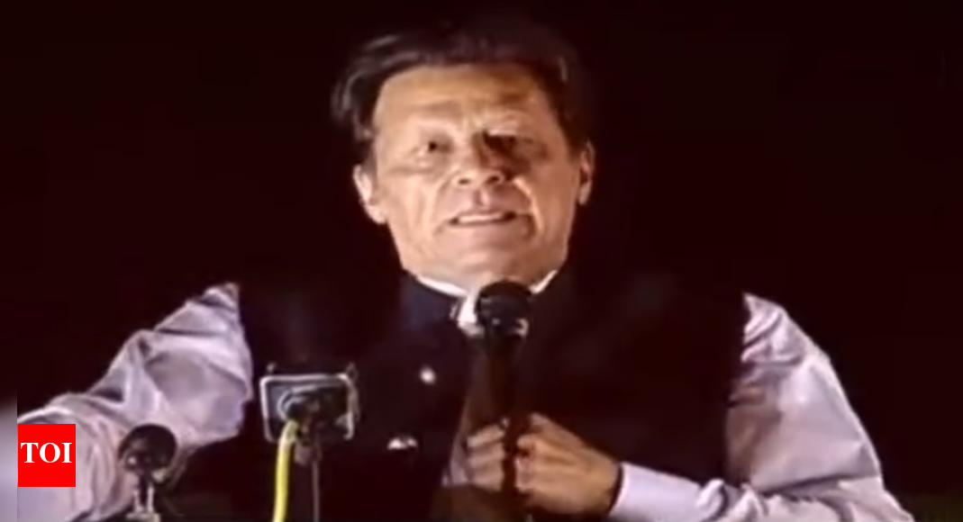 Pak turmoil live: Imran Khan arrives in Islamabad for rally