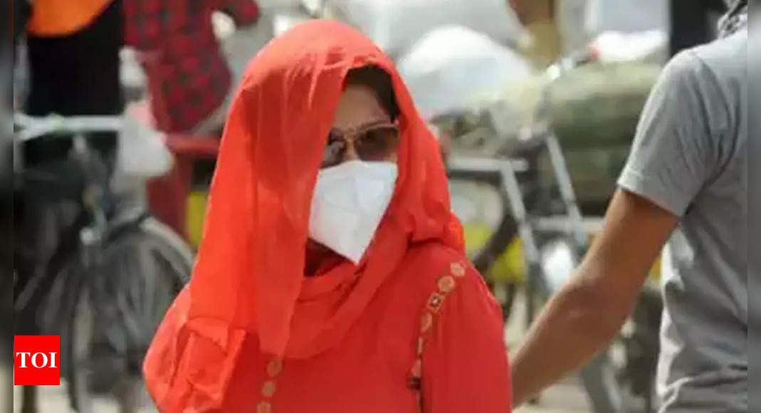 Delhi Records Minimum Temperature Of 20.4°c 