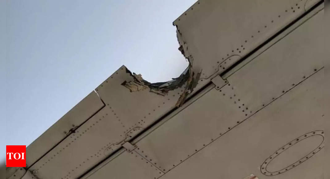 SpiceJet aircraft wing hits lightning pole, damaged during push back – Times of India