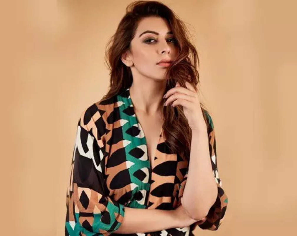 
Hansika grooves to a dance number with her co-stars
