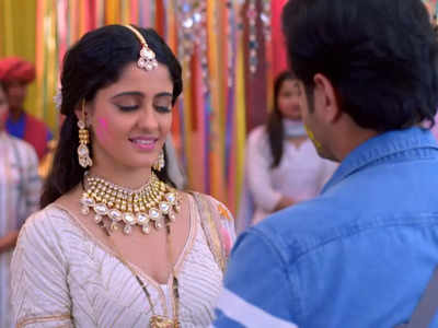Ghum Hai Kisikey Pyaar Meiin update March 28: Sai tells Virat she is proud of him and waits for him to apply colour on her