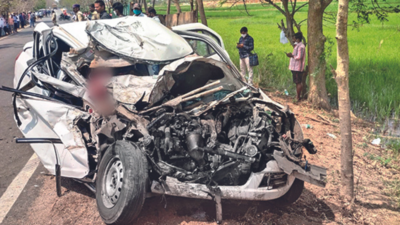 Telangana: 14-year-old orphaned after 5 killed in car-bus collision