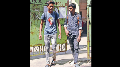 The Ripped Jeans Divide: Some Students Wear ‘torn Clothes’, Sidestep ...