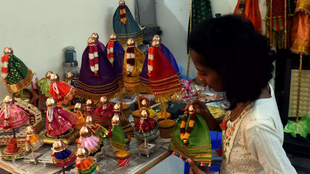 In pics: Mumbai, Thane gear up to celebrate Gudi Padwa