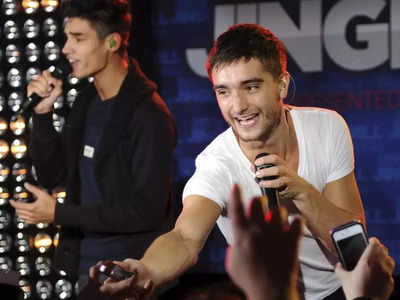 The Wanted singer Tom Parker dies of brain tumour at 33