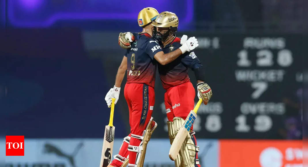 IPL 2022: Dinesh Karthik close to being as ice cool as MS Dhoni, says RCB skipper Faf du Plessis | Cricket News – Times of India