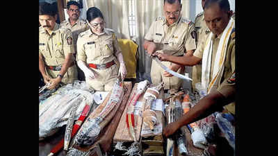 37 swords ready for home delivery seized by Aurangabad police