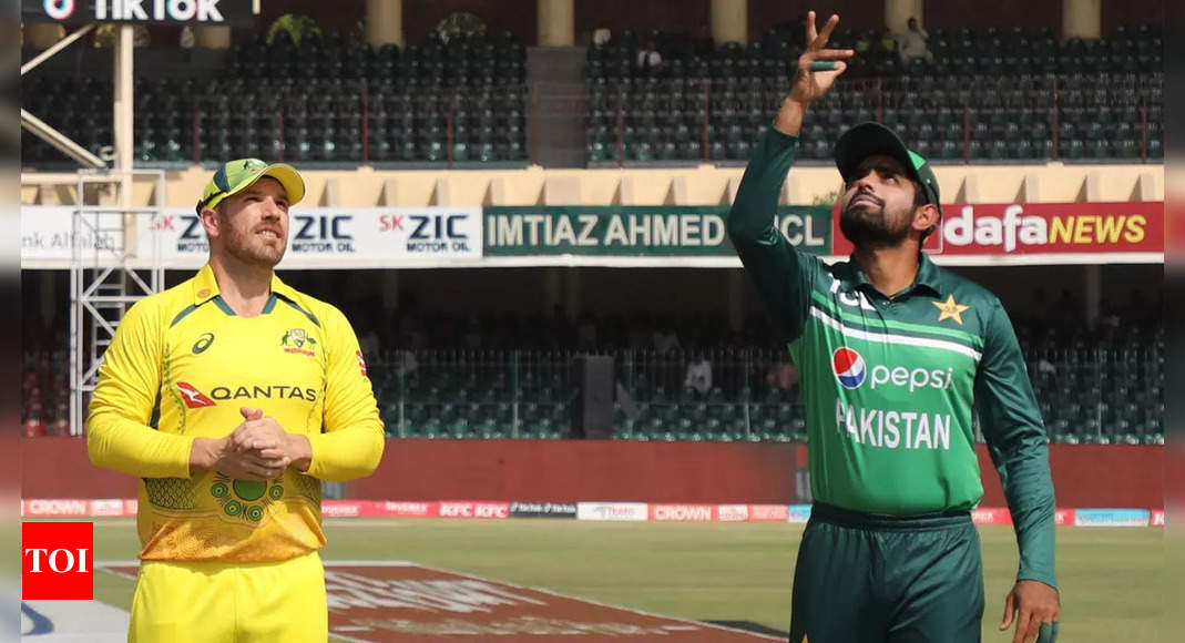 Live Cricket Score, Pakistan vs Australia 2nd ODI  – The Times of India : 9.6 : Australia : 65/1