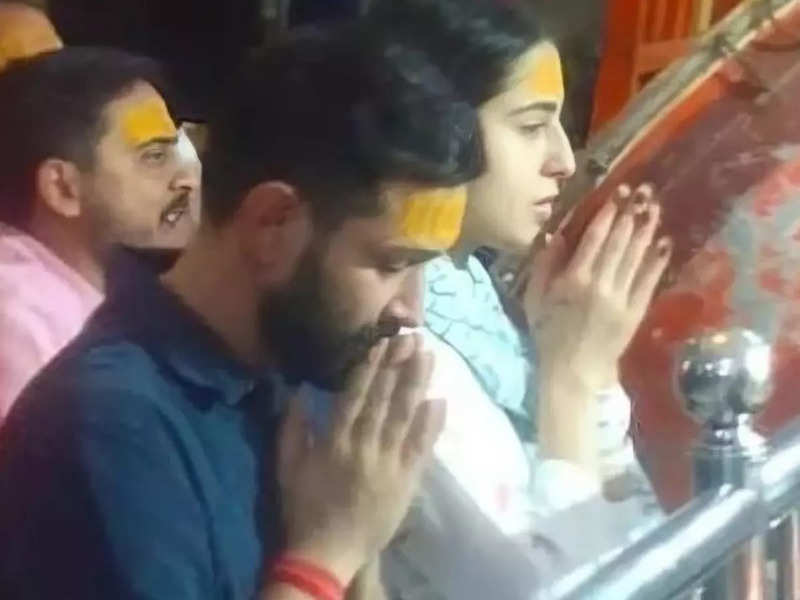Sara Ali Khan and Vikrant Massey visit Devbhumi Dwarka Temple as they shoot for 'Gaslight' in Gujarat, former gets trolled