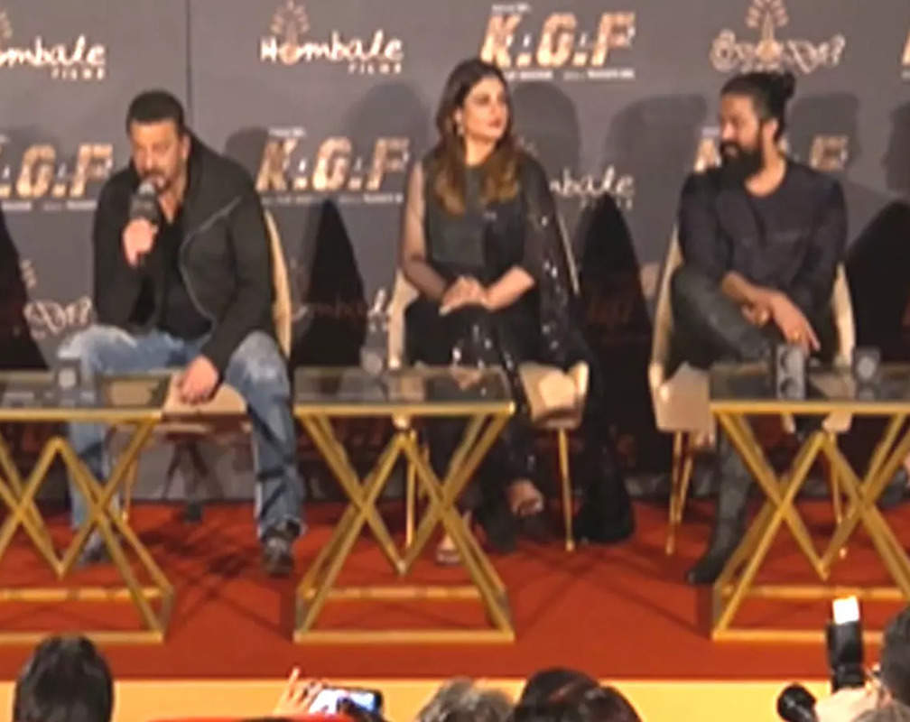 
Sanjay Dutt says 'I Love You' to Raveena Tandon at 'KGF 2' press conference
