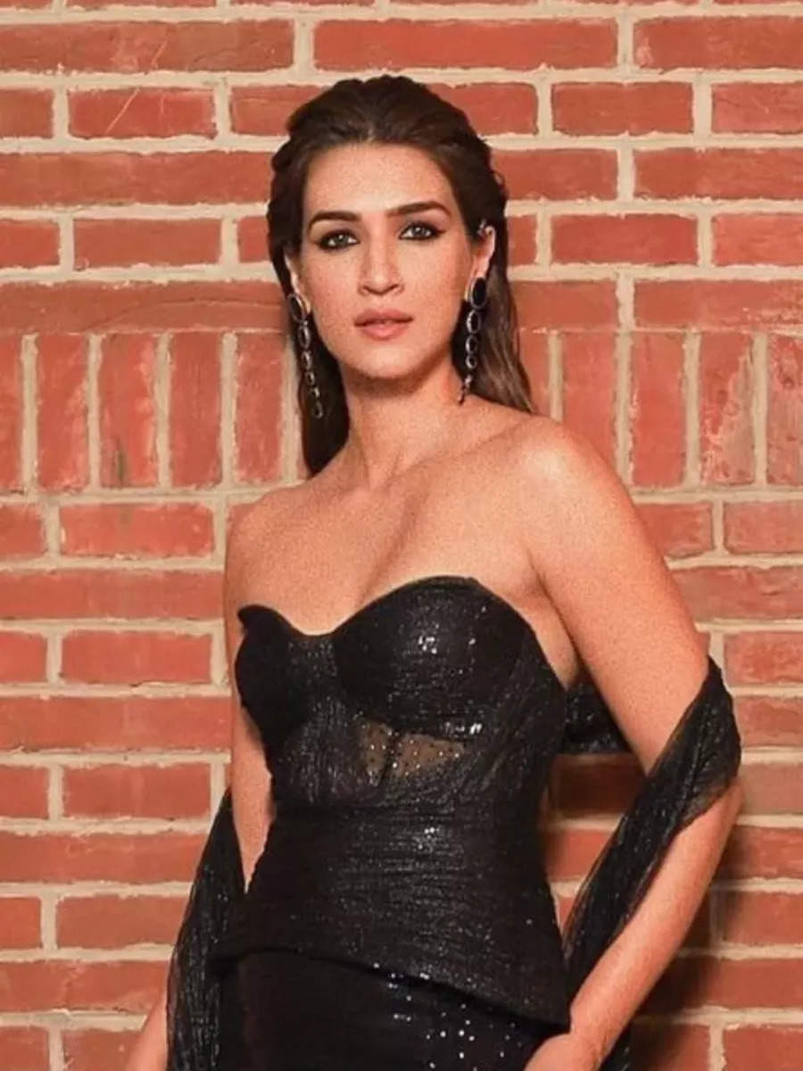 The Hottest Person You'll See Today: Kriti Sanon In A Hot Black Dress -  Boldsky.com