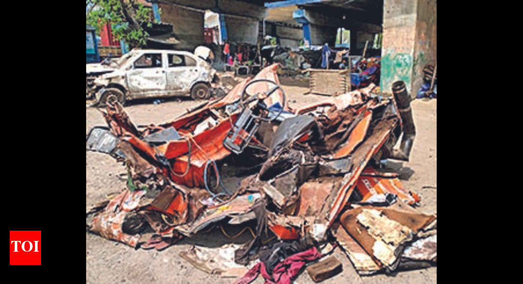 Truck Driver Dies, Helper Injured In Accident | Kolkata News - Times of ...
