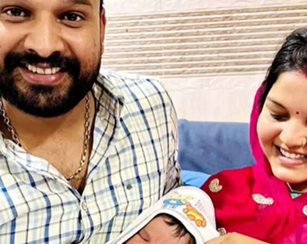 
Pawan Singh congratulates Ritesh Pandey on becoming father
