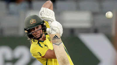 Ellyse Perry on course to play as specialist batter, says Lanning