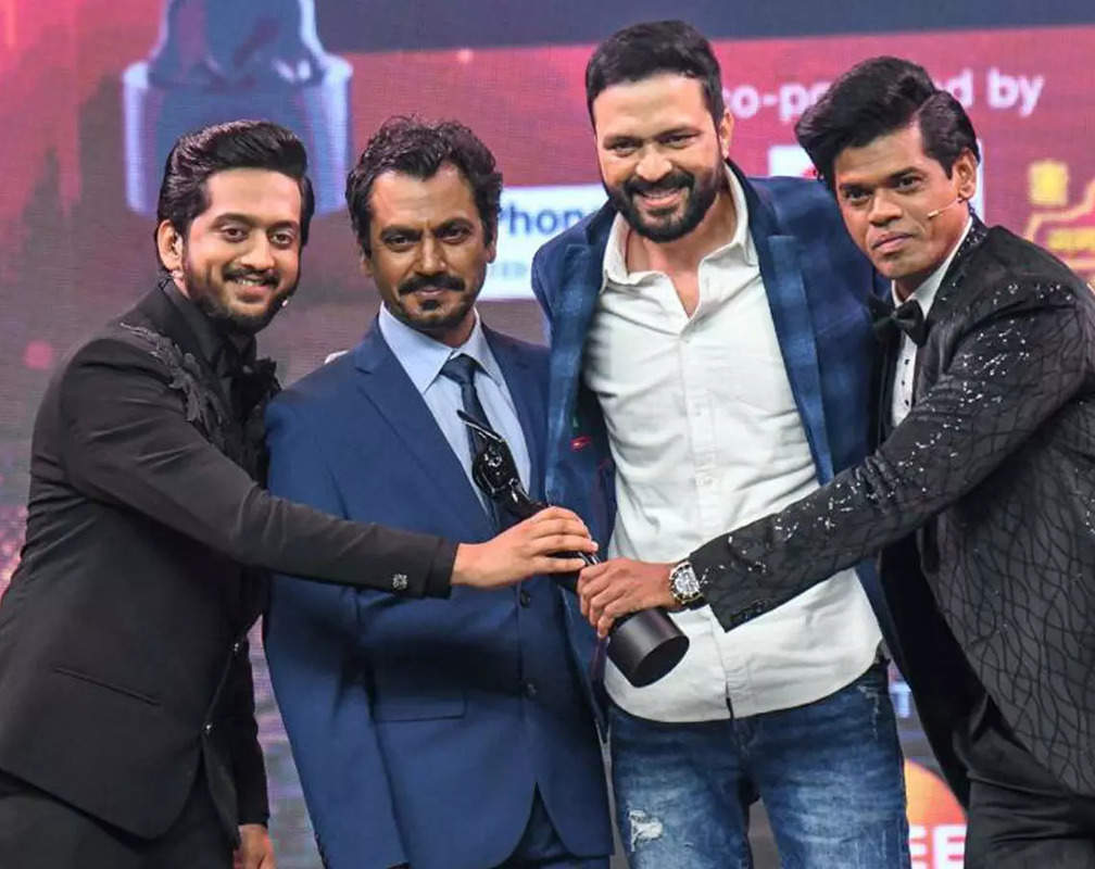 
Star power at 6th Planet Filmfare Marathi Awards 2021
