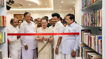 Sonia Gandhi, Akhilesh Yadav along with other opposition leaders attend DMK office inauguration in Delhi